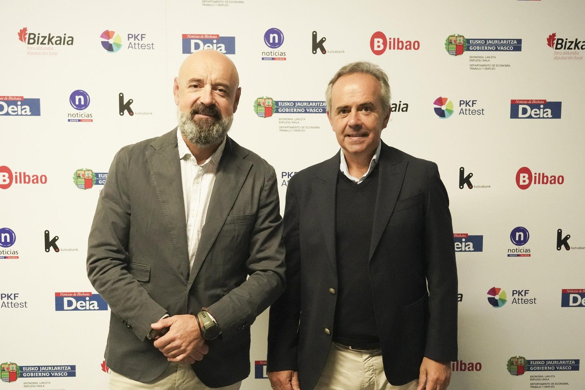 Alberto Abiega y Asier Albizu, ante el photocall.