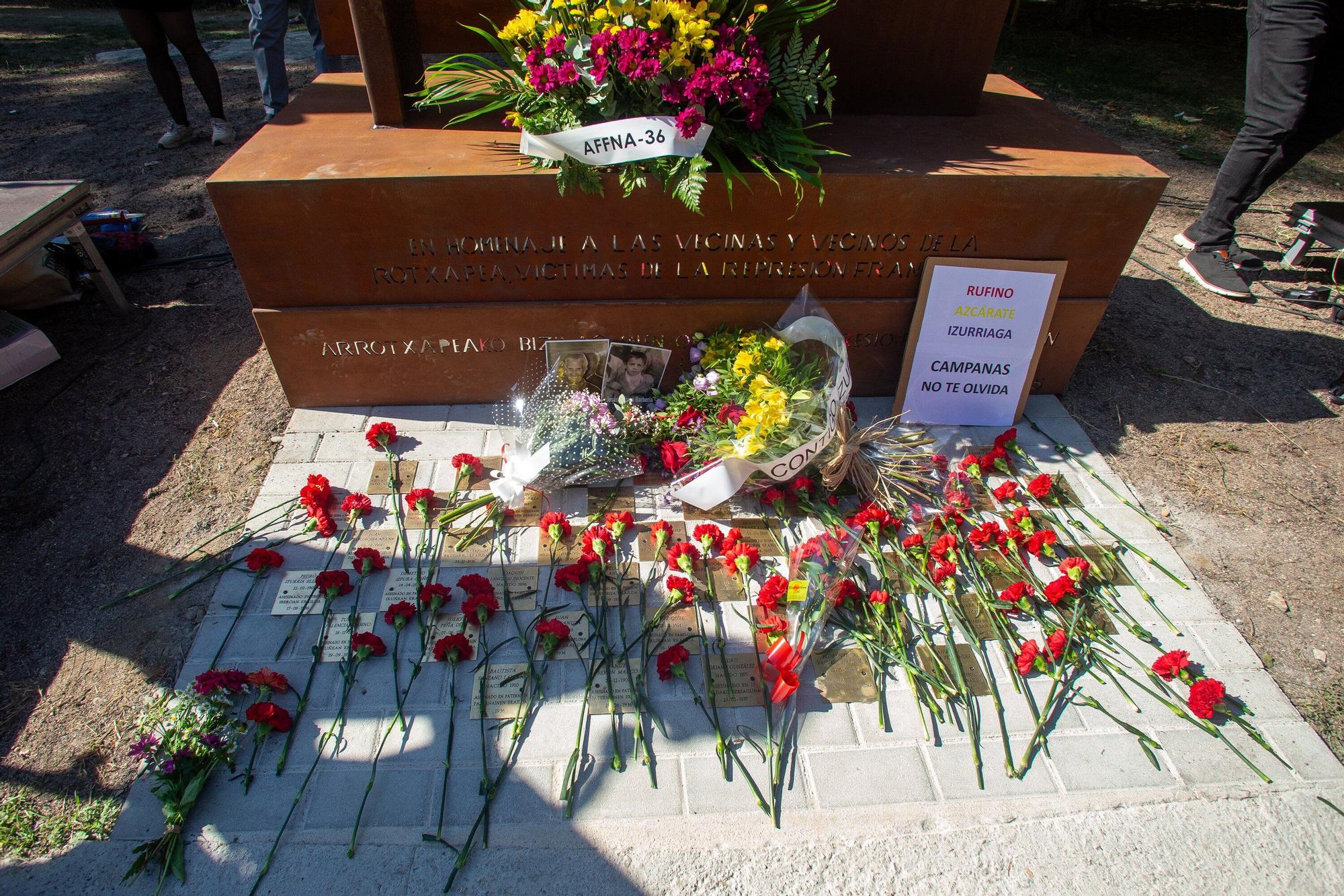 Inauguración del monumento en homenaje a las víctimas de la represión franquista en la Rochapea