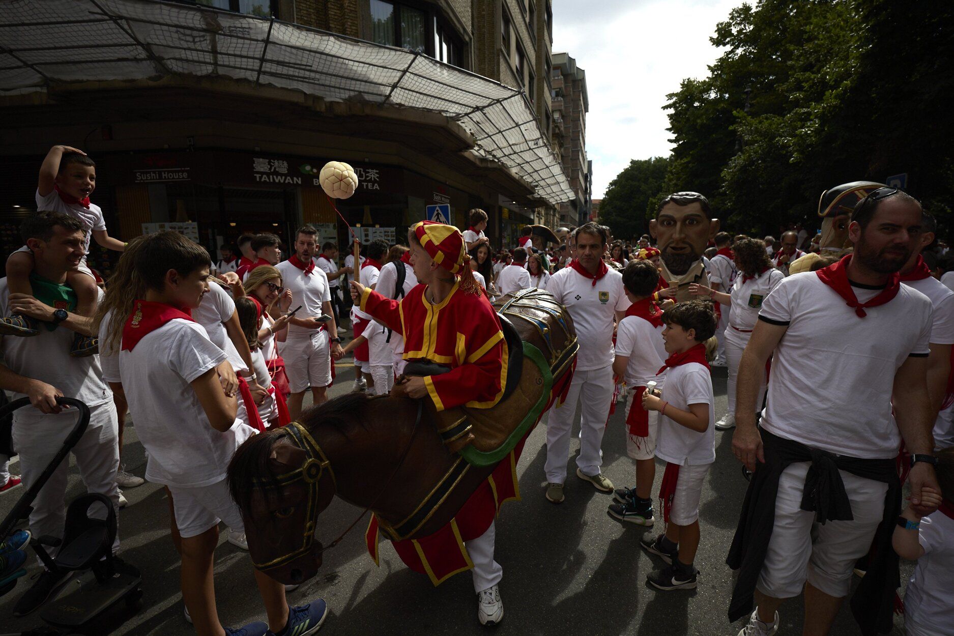 Imágenes de la primera salida de la Comparsa de Gigantes estos Sanfermines