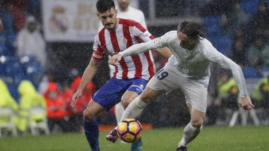 Cristiano sostiene a un Real Madrid fundido bajo el diluvio