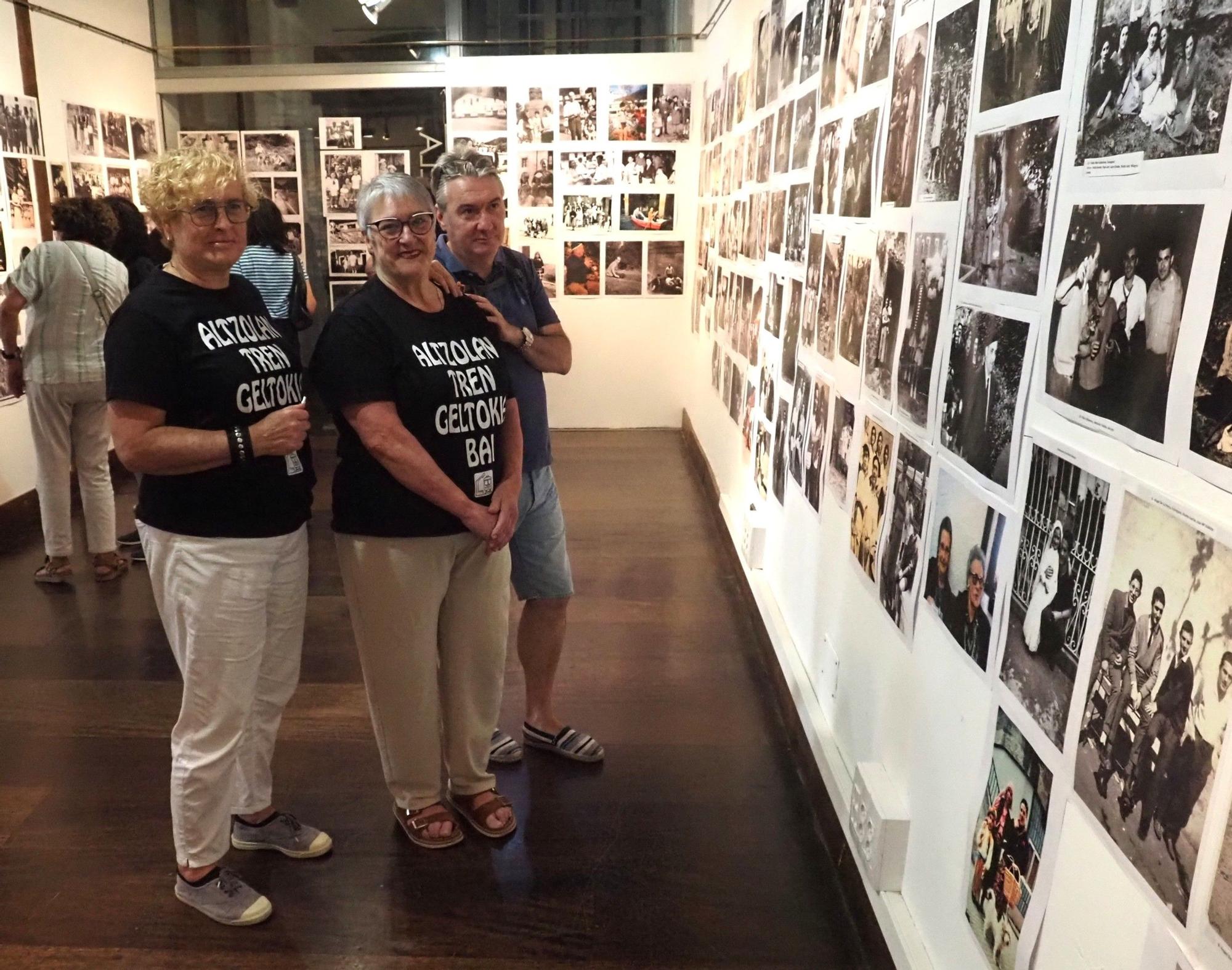 Altzola empapela las paredes de la Casa de Cultura de Elgoibar con 381 fotografías