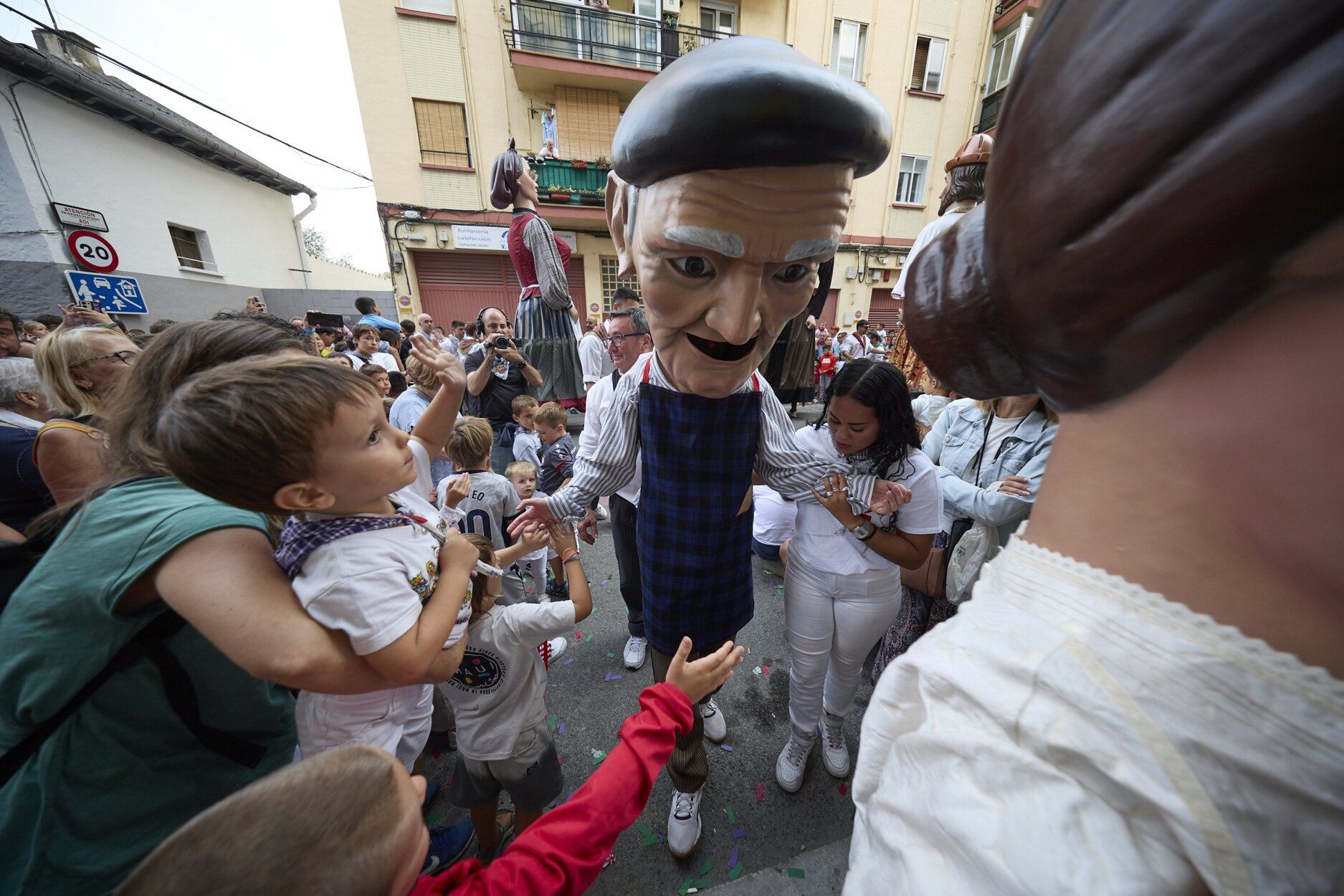 Fotos de la despedida de los gigantes en fiestas de Burlada