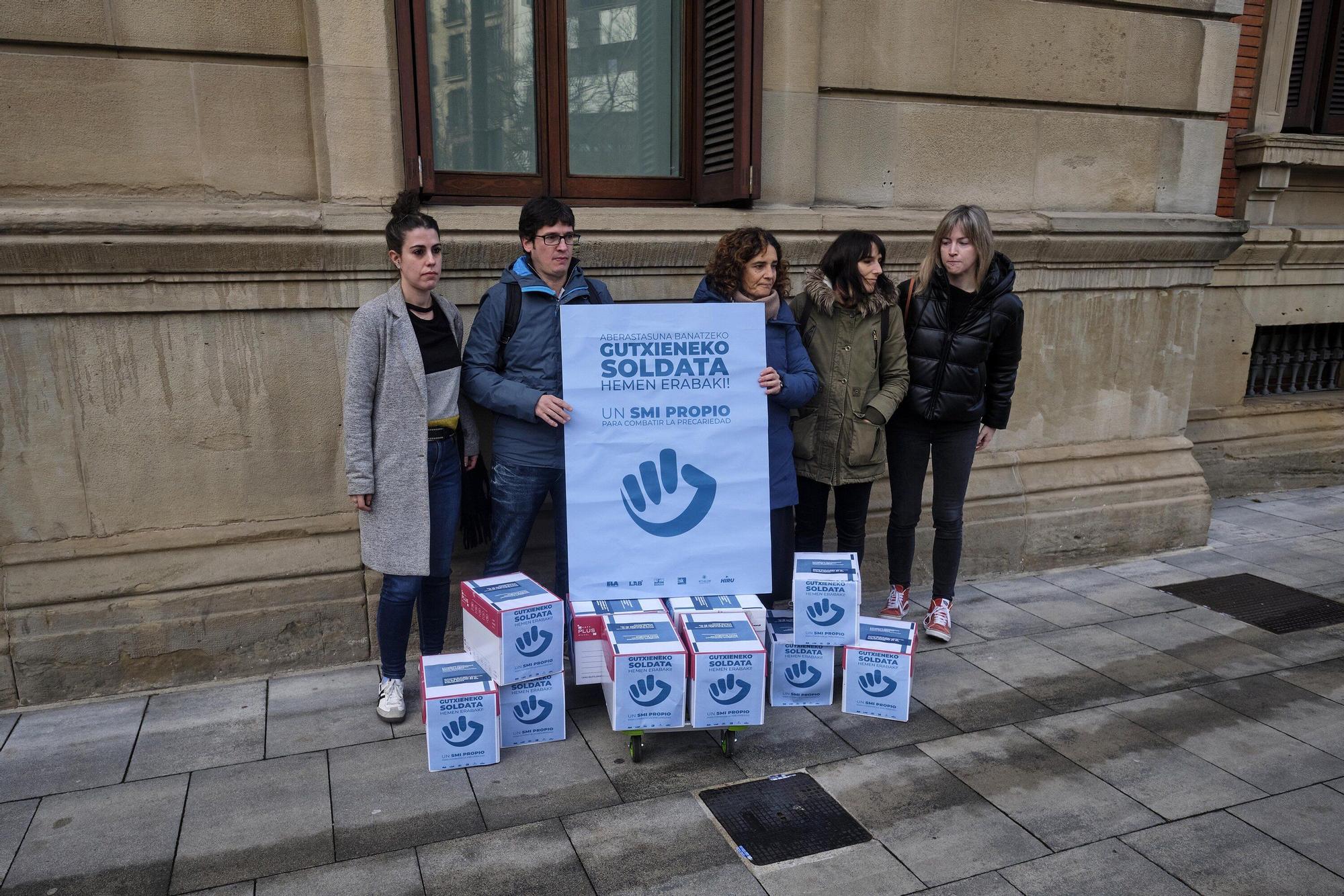ELA, LAB, ESK, Steilas, Etxalde e Hiru en el Parlamento de Navarra