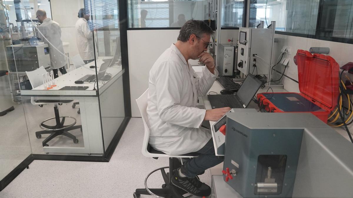 Instalaciones del laboratorio de hidrógeno de Tecnalia en Donostia.