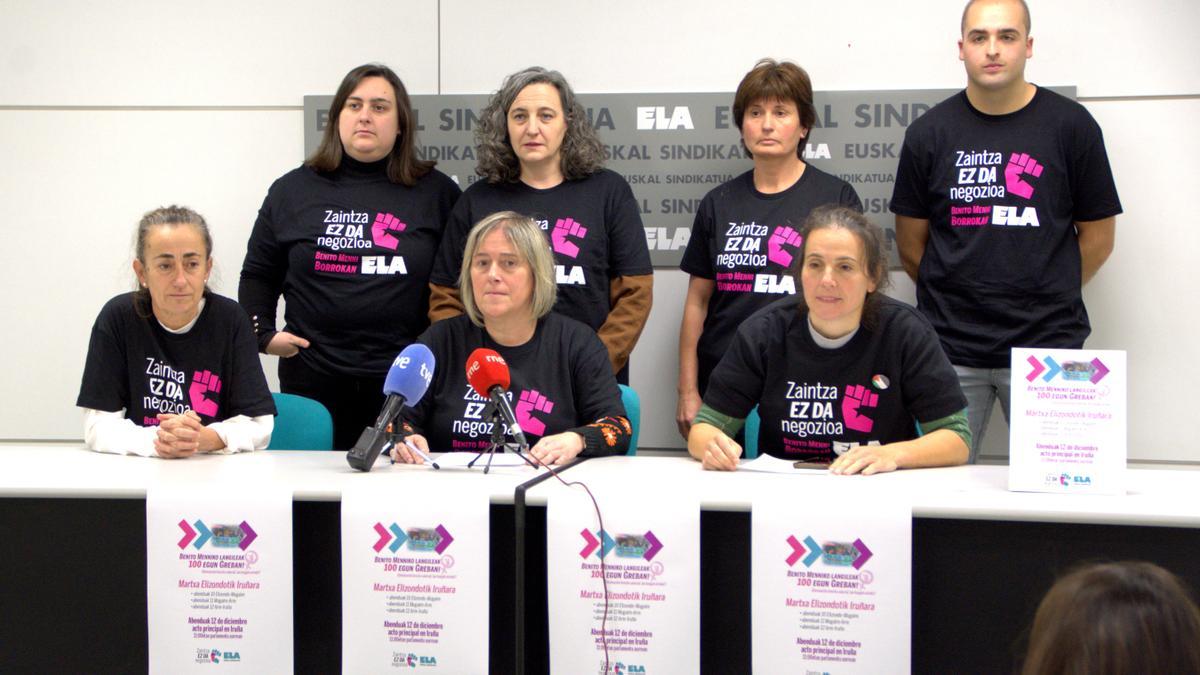 Rueda de prensa de trabajadores el pasado lunes en Pamplona.