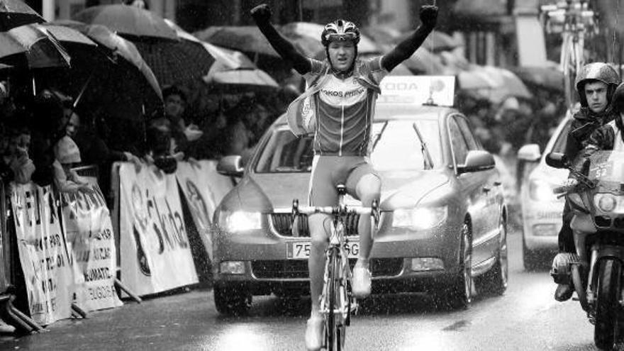 El ruso Shalunov da un recital bajo la lluvia