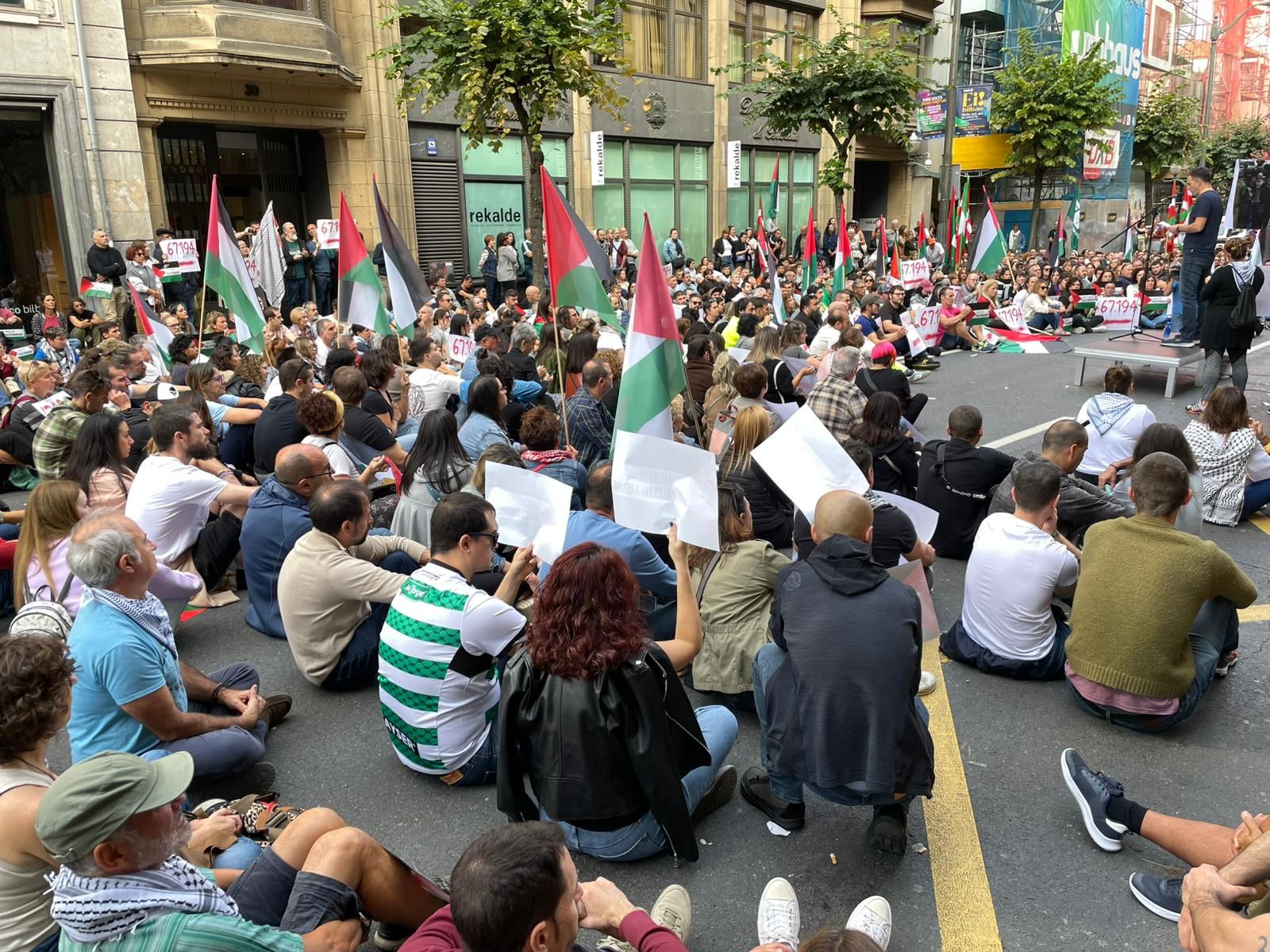 Concentración de ELA en Bilbao en el paro y la huelga por Palestina