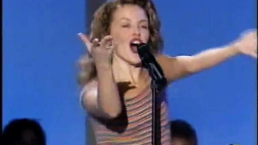 Kylie Minogue dice que el secreto de su admirado trasero son los tacones