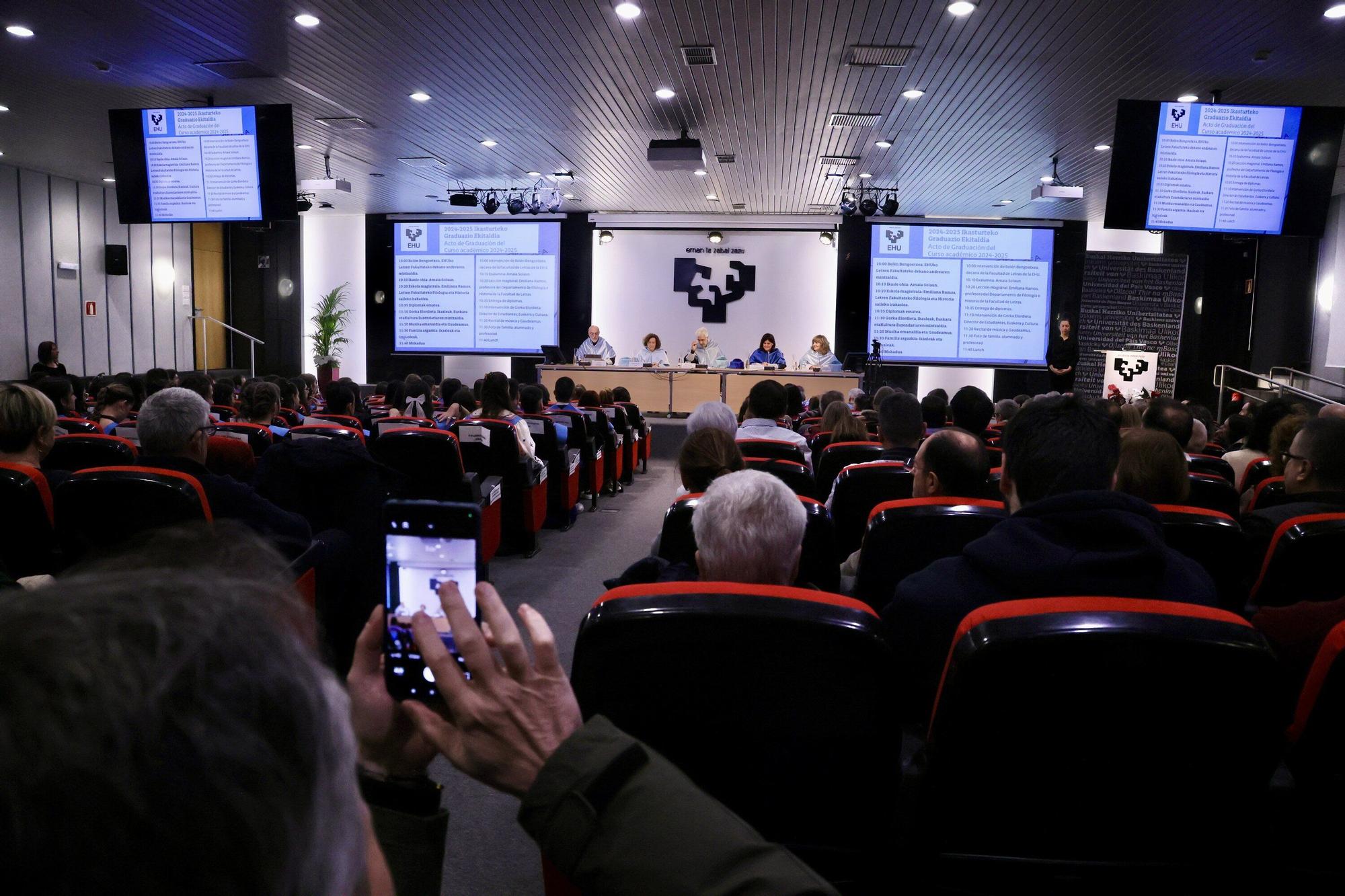 En imágenes: Graduación de alumnos de la Facultad de Letras