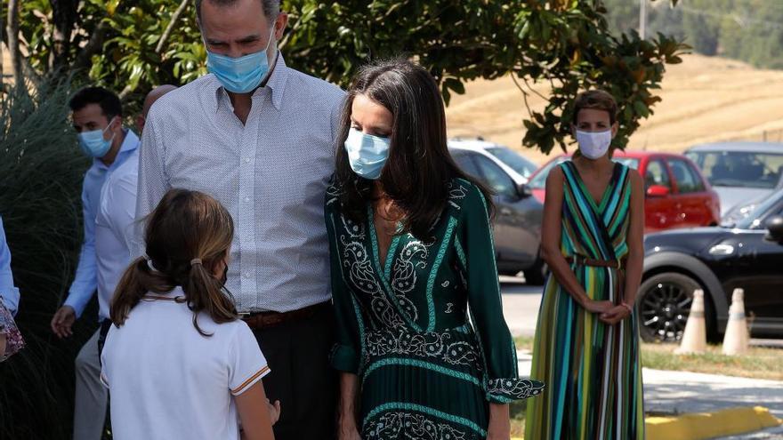 Felipe VI y Letizia visitan Navarra en plena crisis borbónica