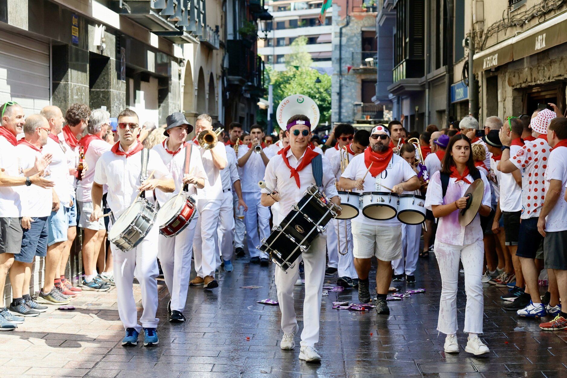 Fiesta de vino tinto en Elgoibar con el Txiki Eguna