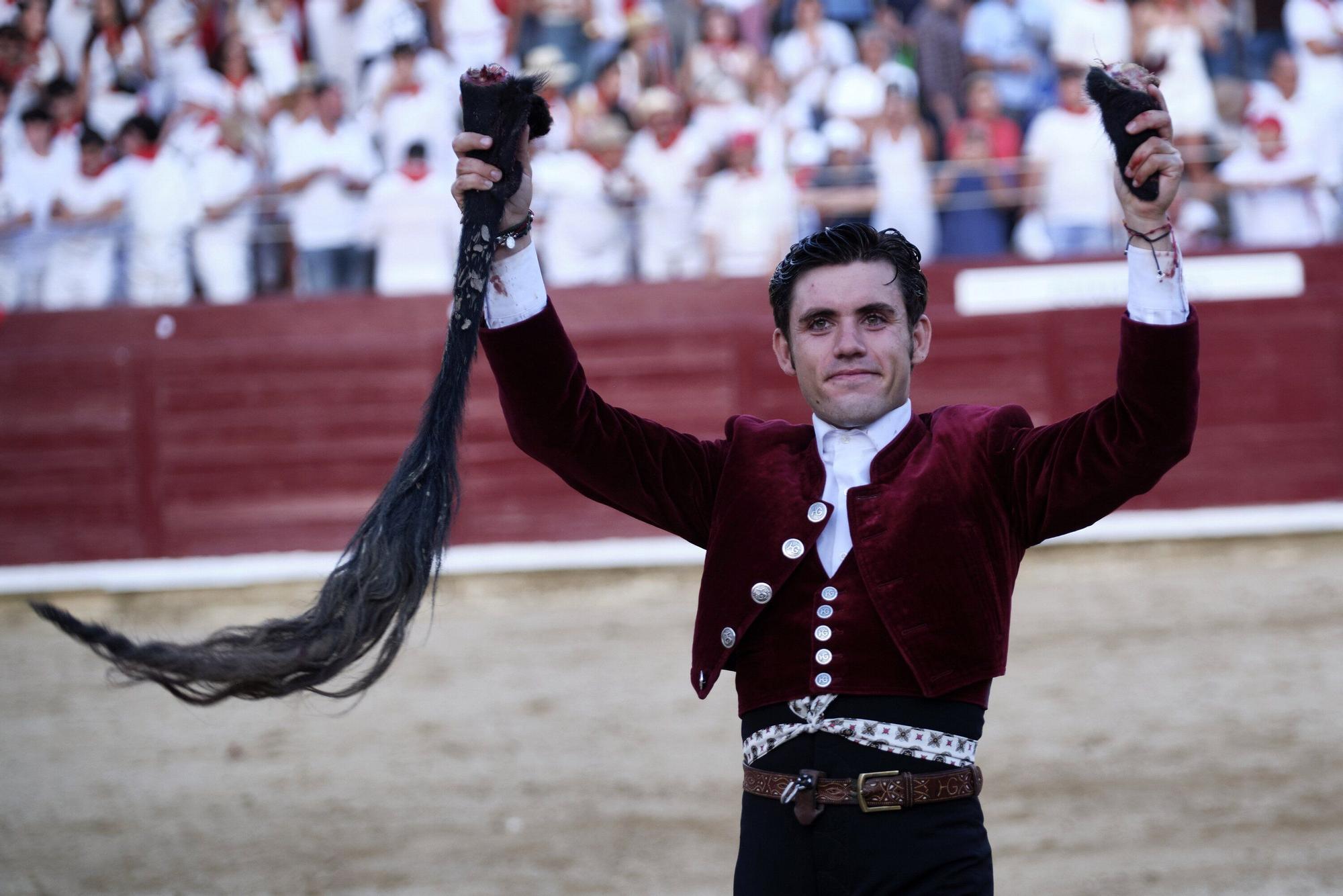 Fotos de la 'encerrona' de Guillermo Hermoso de Mendoza en la plaza de toros de Estella - Lizarra
