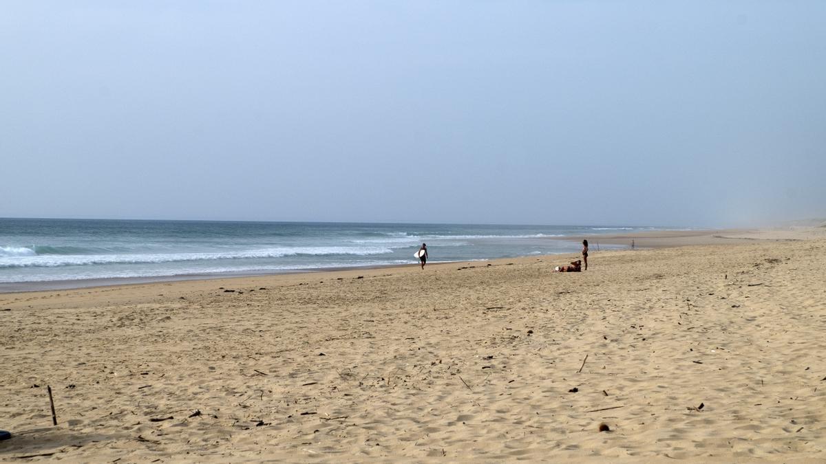 La región es cita obligada para los amantes del surf por sus playas infinitas, sus dunas y su mar.