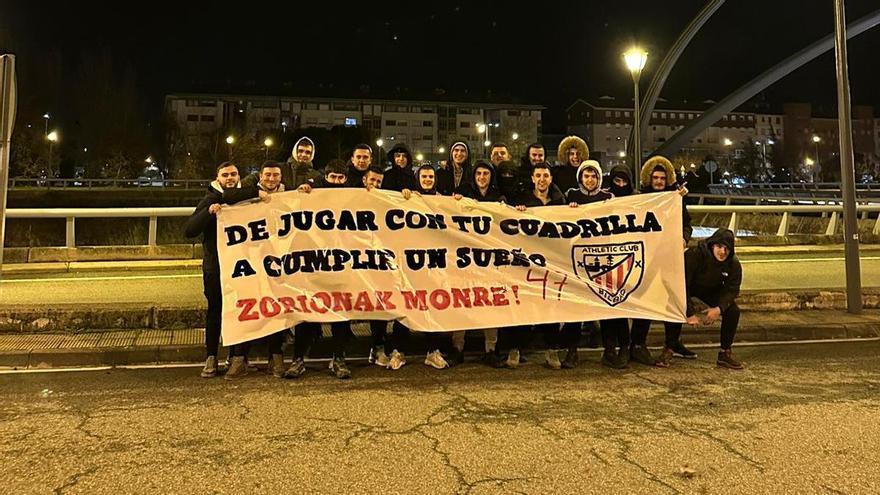 El emotivo recibimiento de sus amigos a Iker Monreal