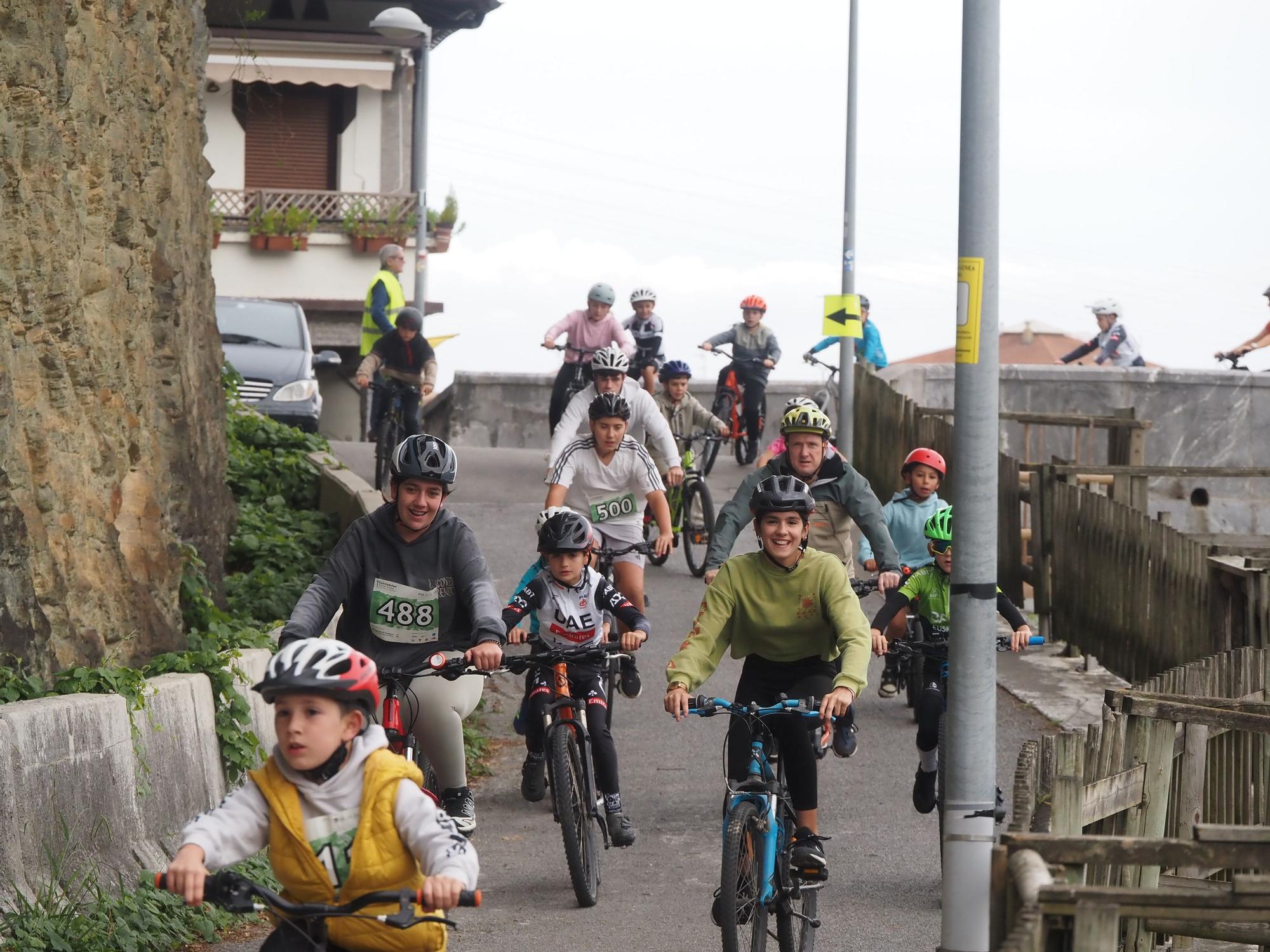 Fiesta ciclista en Deba