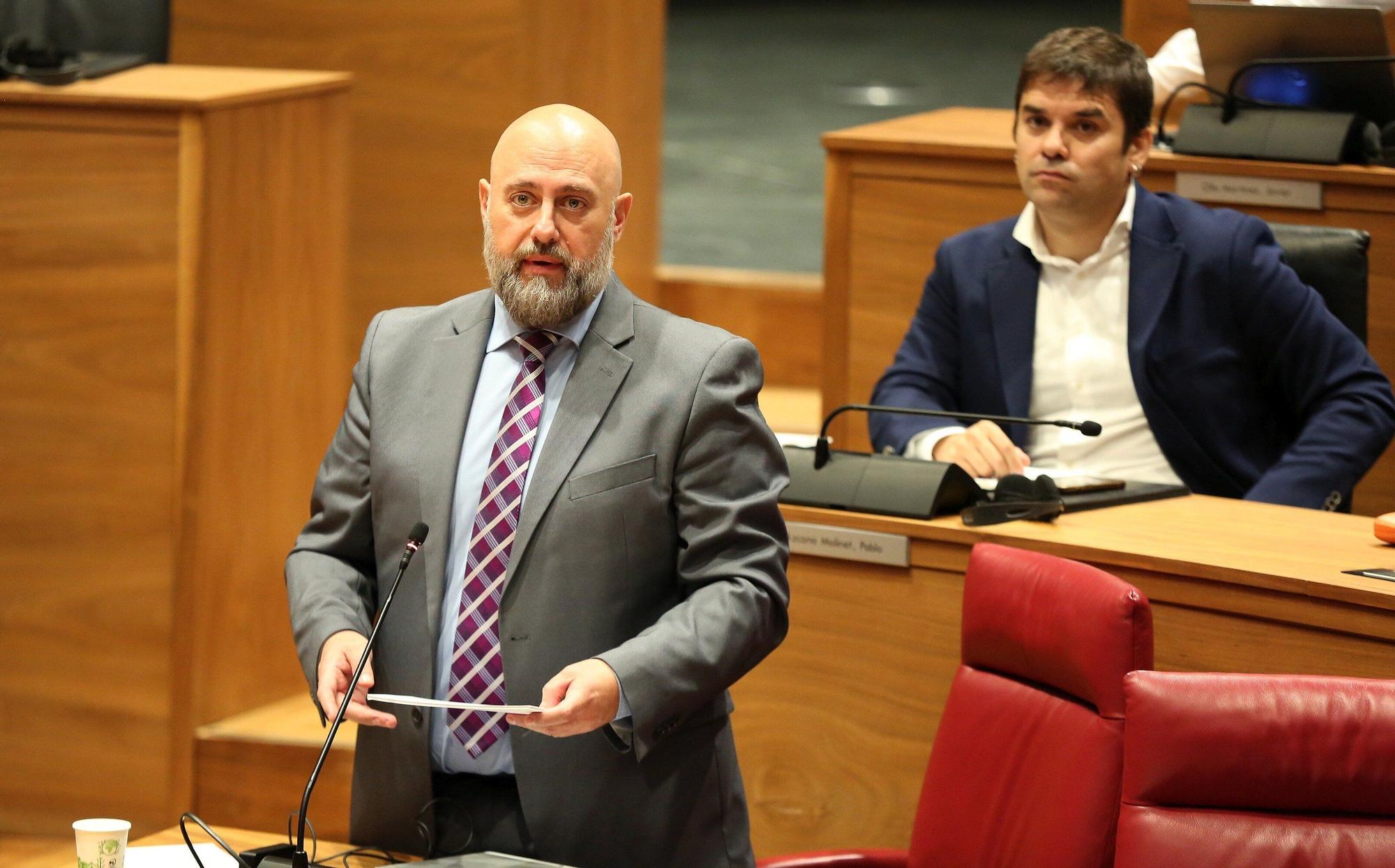 Fotos del pleno del Parlamento de Navarra del 9 de octubre