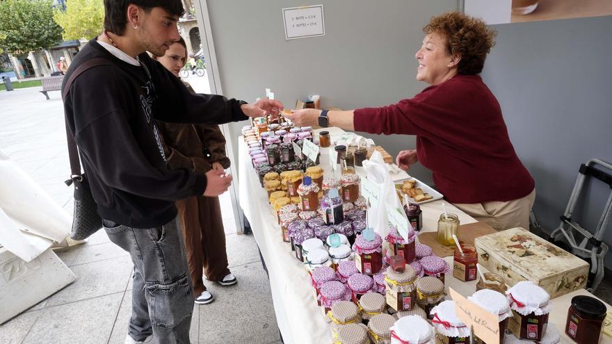 La Plaza del Castillo acoge más de 40 puestos en la XI Semana del Producto Local
