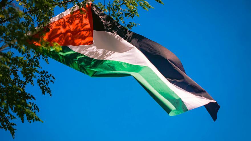 LAB y Steilas convocan un paro el día 15 en todo el sistema educativo de Euskadi y Navarra por la situación en Palestina