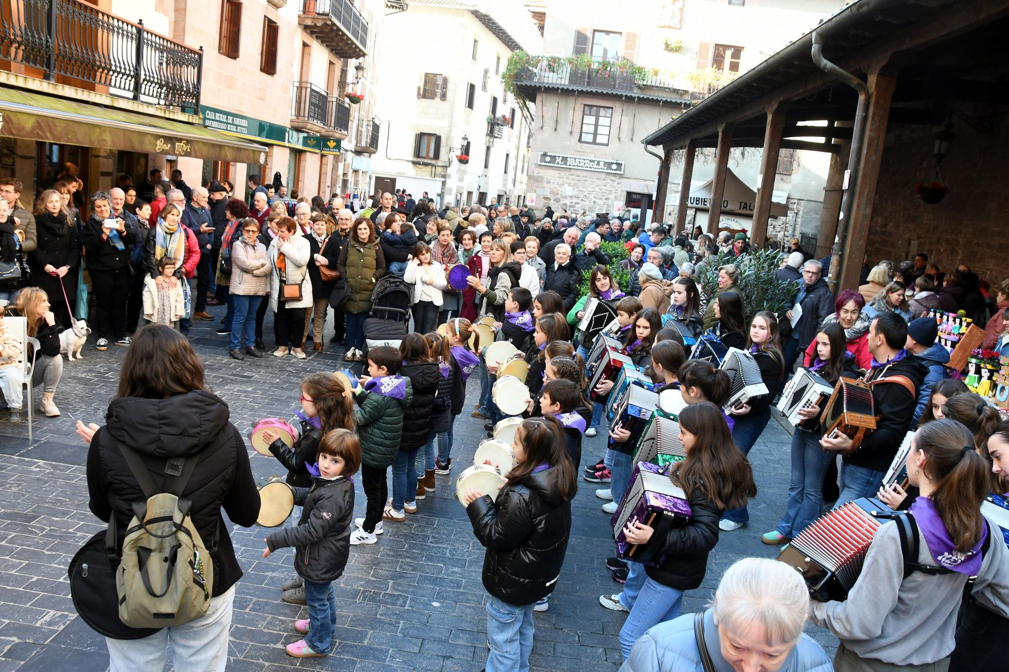 Dos ‘dedales de plata’ para los Ibarrola en Doneztebe