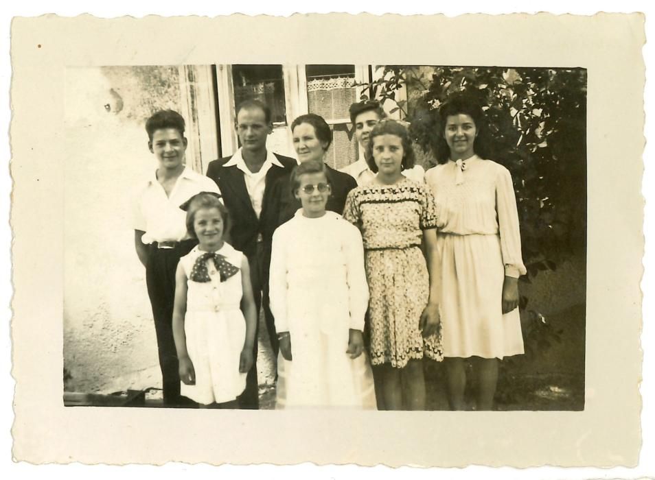 Agirre Salaberria familia erbestean, 1945 aldera.