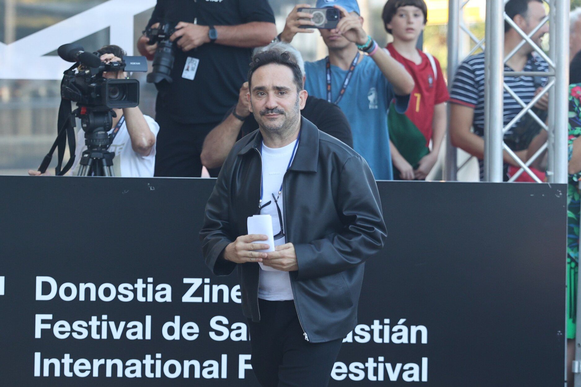 El director Juan Antonio Bayona, a su llegada al Festival de Cine de Donostia