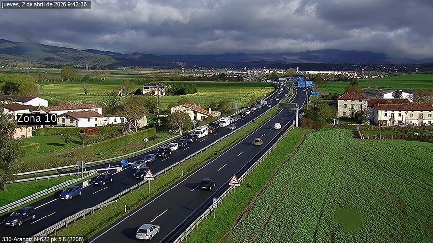 Abierta la N-I en Idiazabal y retenciones de 6 kilómetros en la AP-8 en la frontera
