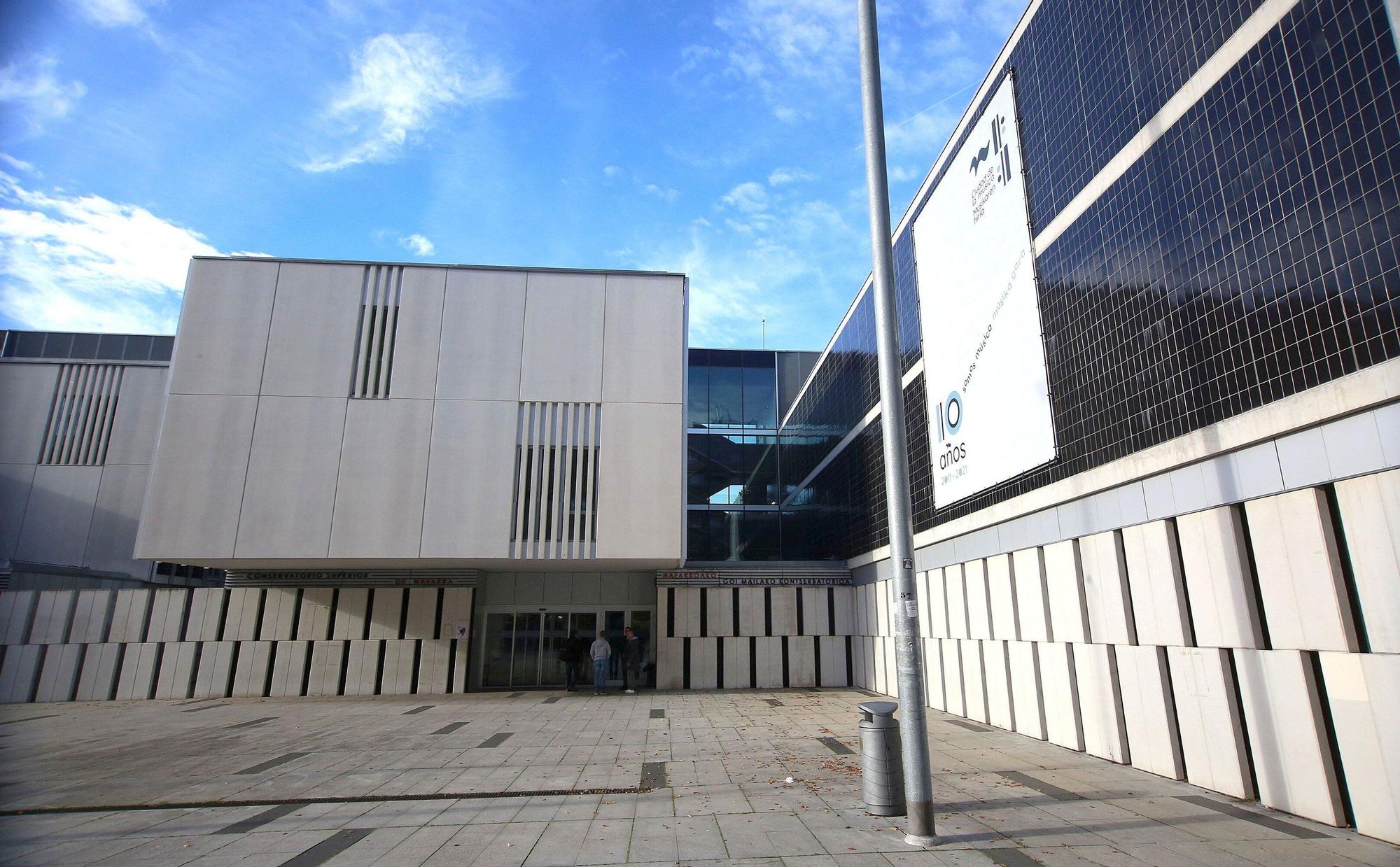 Fotos del exterior del Conservatorio Superior de Música de Navarra