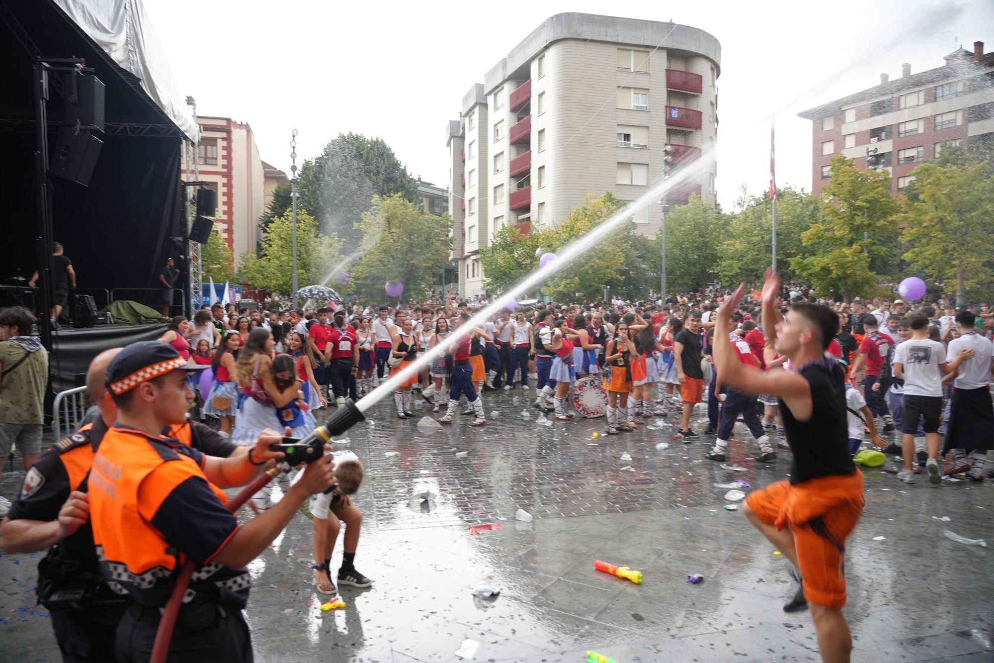 En imágenes: La bajada de Iguarrako enciende la fiesta en Amurrio