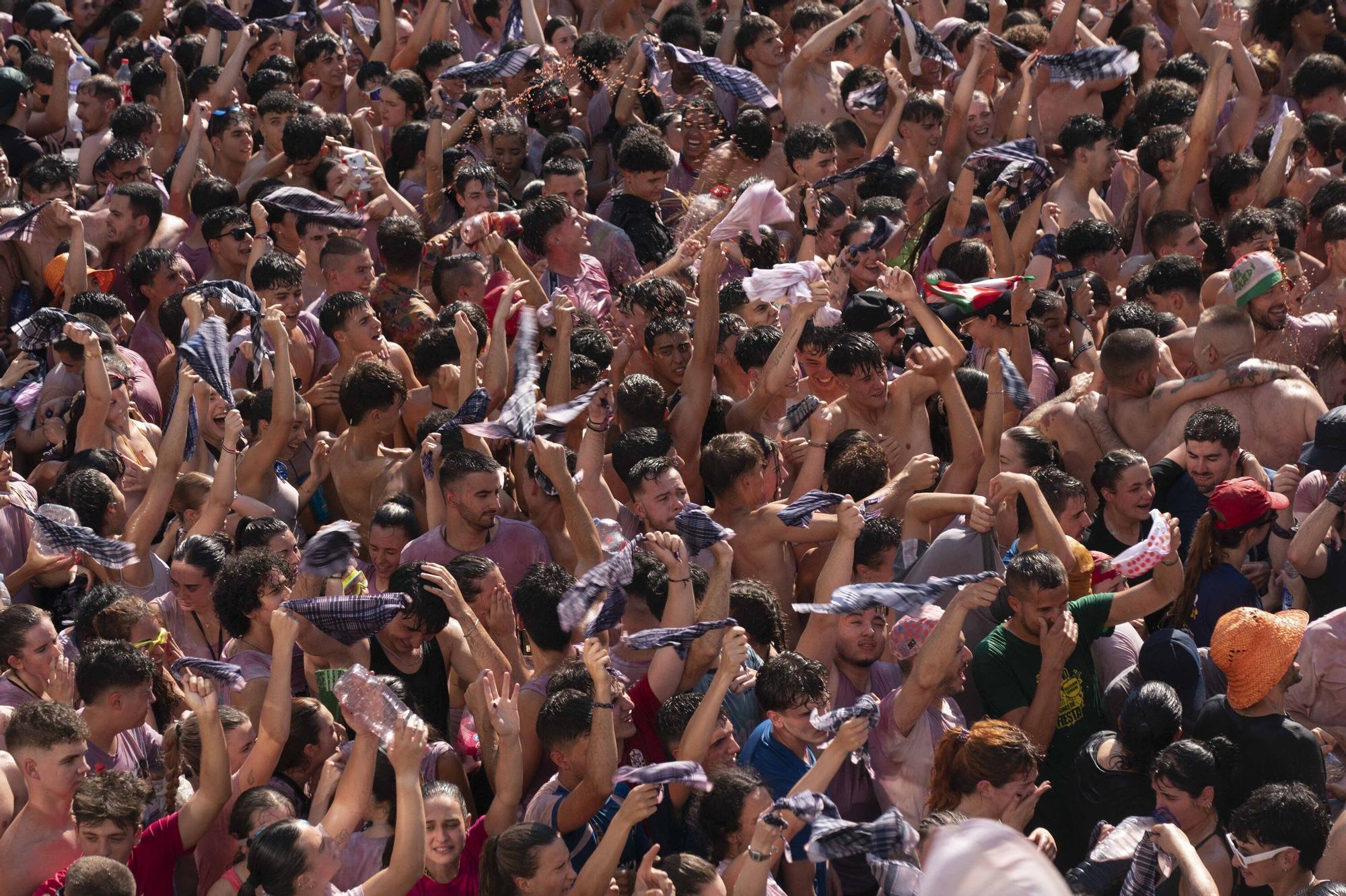 En imágenes: Así ha sido la bajada de Celedón en 2025