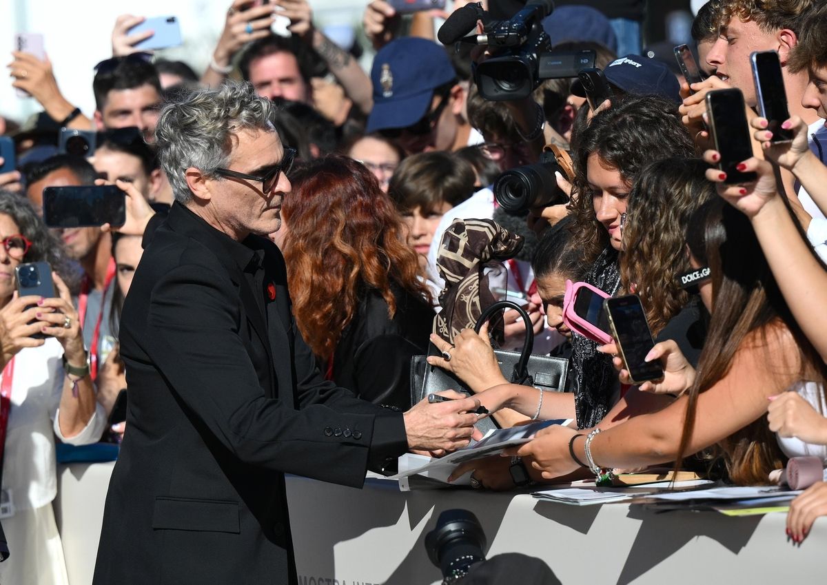 La alfombra roja del Festival de Venecia se tiñe de luto en el estreno de la película 'The voice of Hind Rajab'