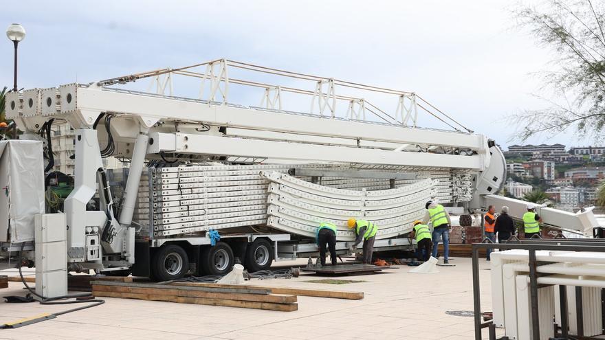 La calle Andía de Donostia se cierra temporalmente por el montaje de la noria de Navidad