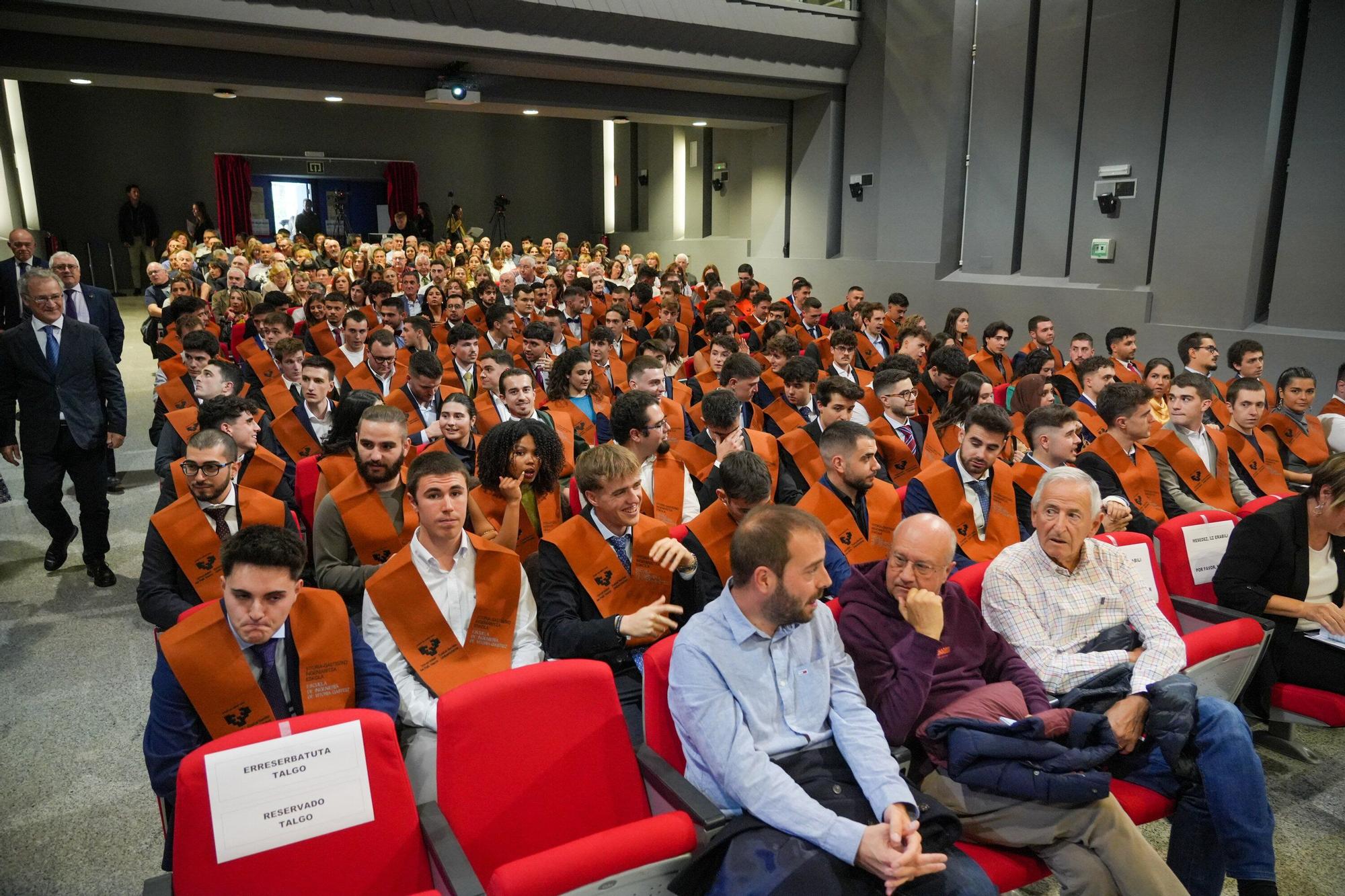 En imágenes: Graduación del curso 2024-2025 en la Escuela de Ingeniería de Vitoria-Gasteiz