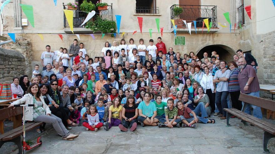 Los vecinos del Barrio Alto que se reunieron en la comida popular.