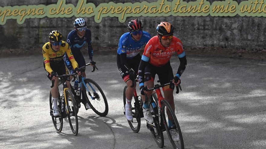 Landa encabeza la subida en el Monte Carpegna.