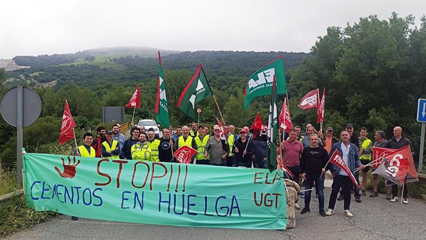 La producción se paraliza en Cementos Portland el primero de 3 días de huelga