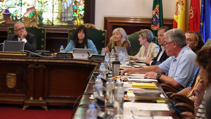 La mayoría de Pamplona acusa a Navarra Suma de ocultar si se aprovechó de bienes municipales