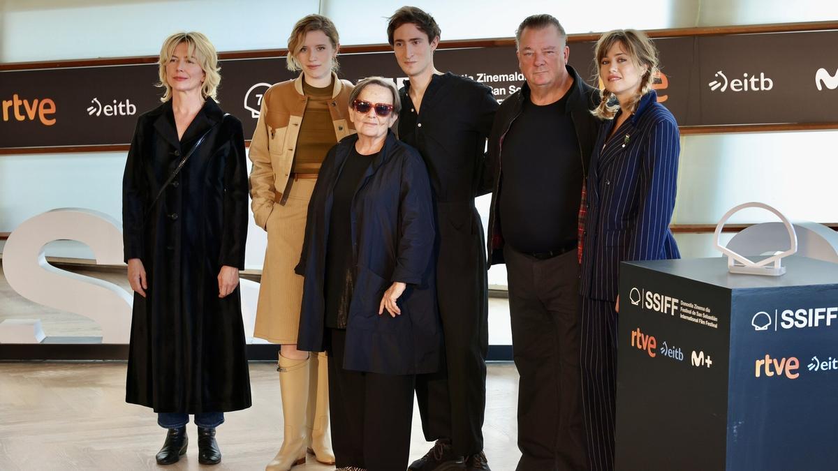 Agnieszka Holland y el reparto de ‘Franz’.