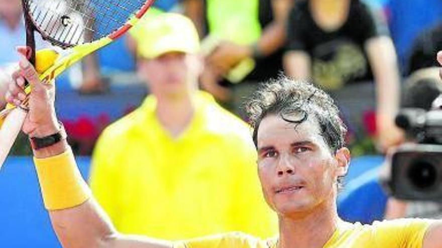 Rafa Nadal, celebrando la victoria ante Carballés. Fotos: Efe
