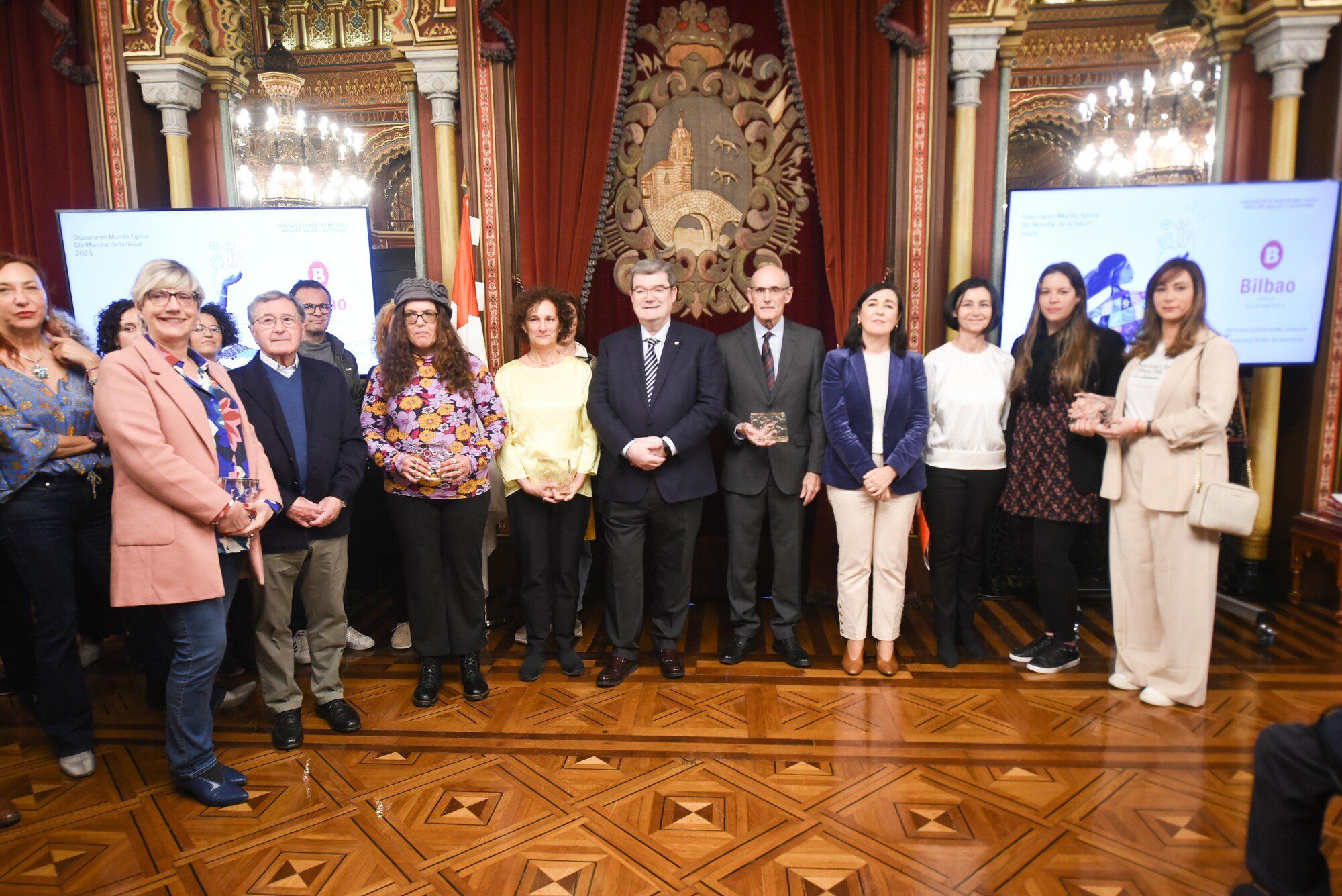Bilbao premia a cuatro asociaciones de la salud comunitaria y a Rafael Bengoa