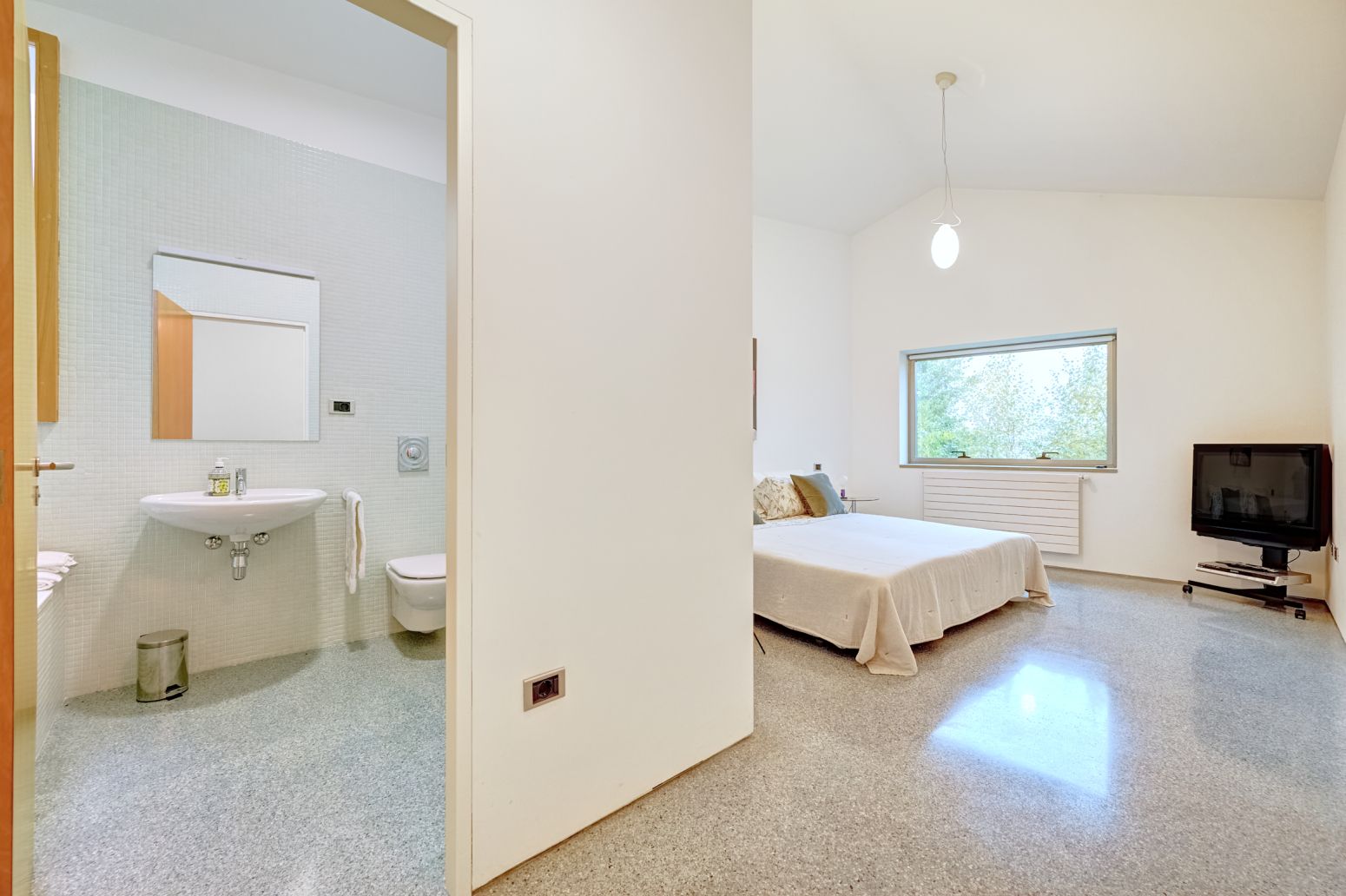 Una vivienda única en Alzuza sale al mercado: luz natural, paisaje del valle y un diseño pensado para el bienestar