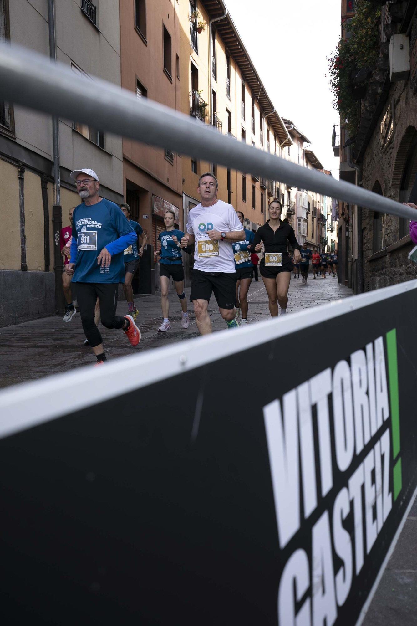 En imágenes: Miles de personas participan en La Conquista de la Almendra