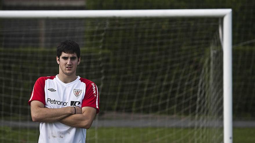 Mikel San José, en los prolegómenos de un entrenamiento con el Athletic.