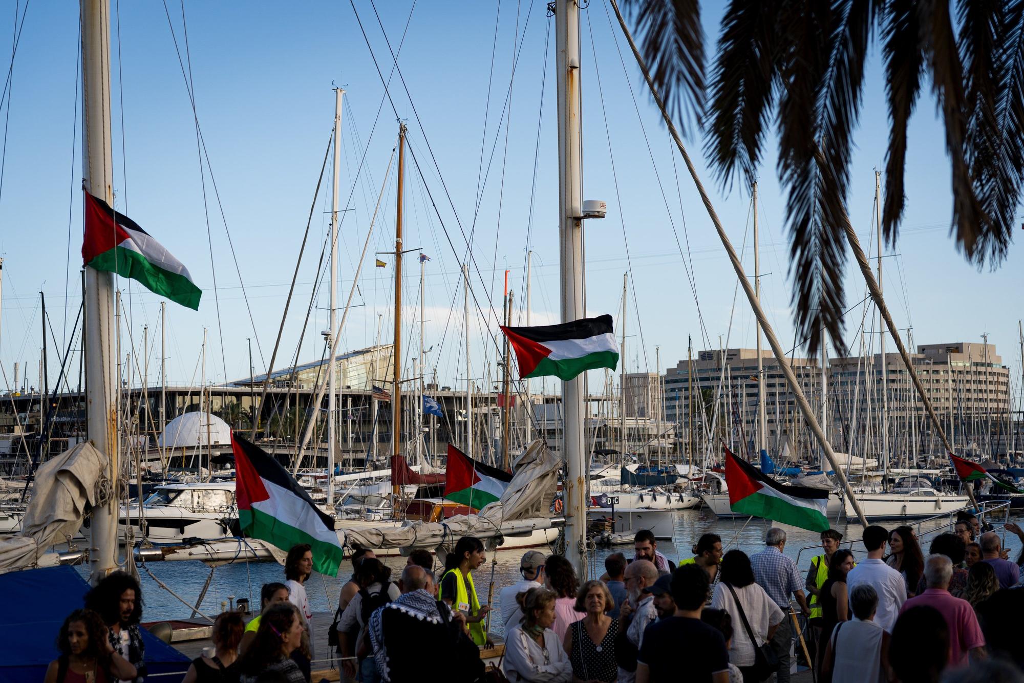 Fotos: La flotilla Global Sumud zarpa rumbo a Gaza