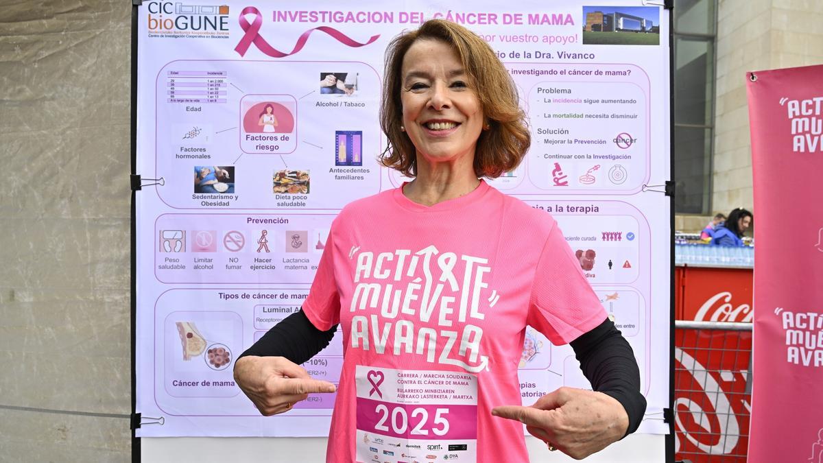 María del Mar Vivanco recogió el cheque de 56.000 euros que entregó Acambi.