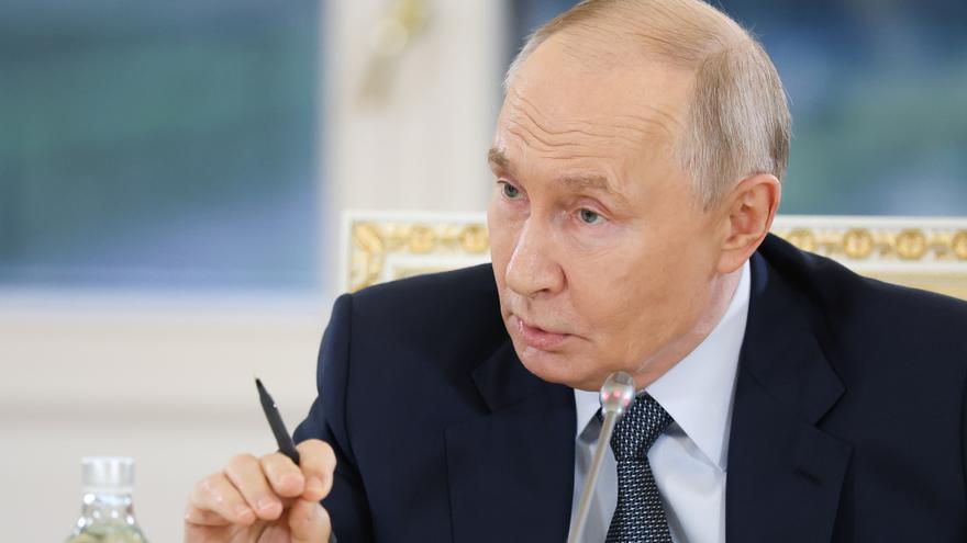Putin rechaza la propuesta de Zelenski de negociar en un tercer país: "Por ahora, no le veo sentido"