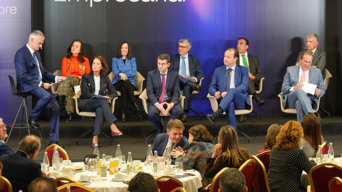 Un momento del coloquio entre las nueve empresas alavesas.