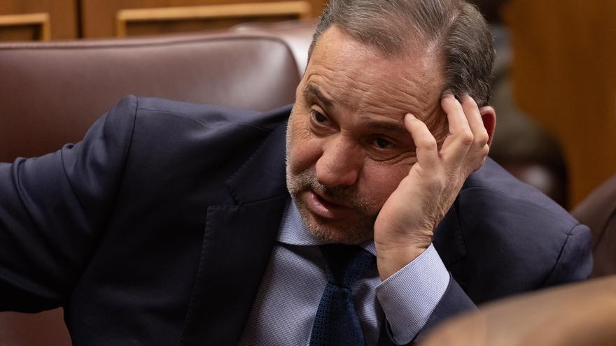 Ábalos dimite como presidente de la comisión de Interior del Congreso, pero sigue como diputado