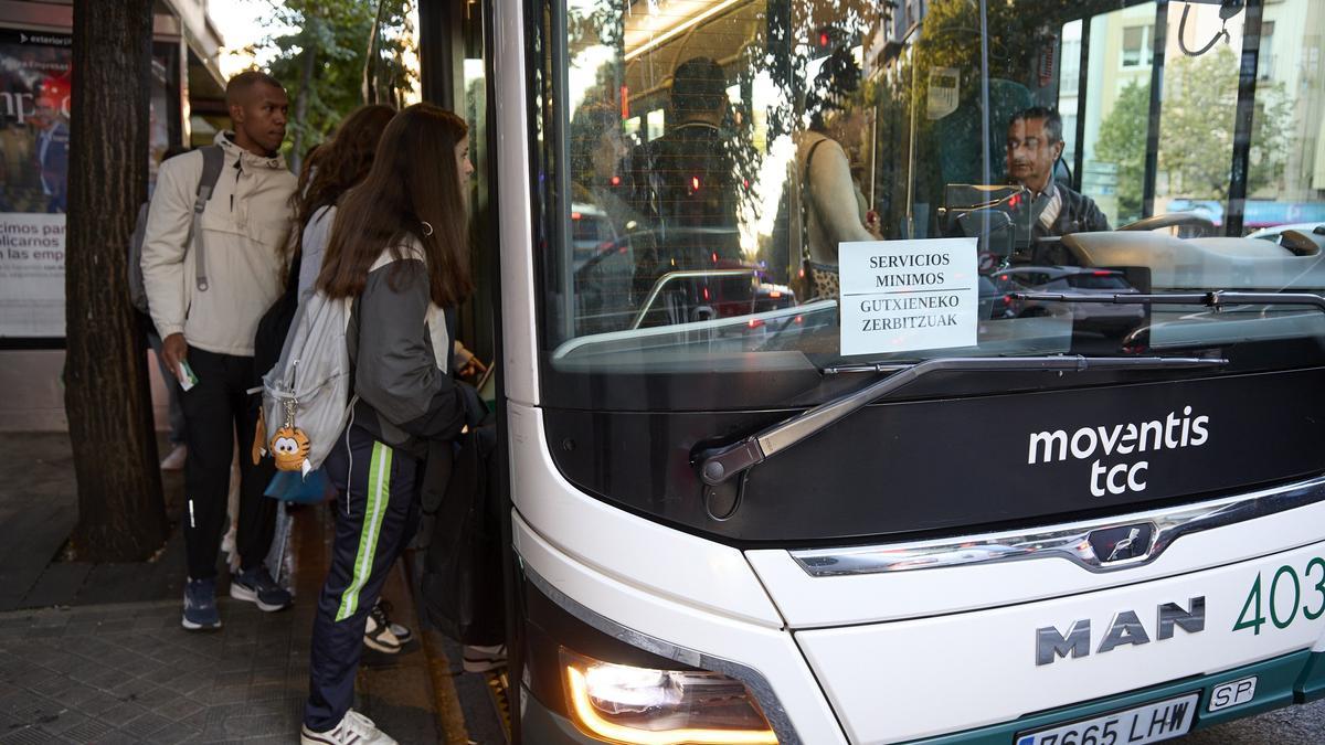 Imagen de la huelga en el servicio de villavesas el pasado martes 9 de septiembre.