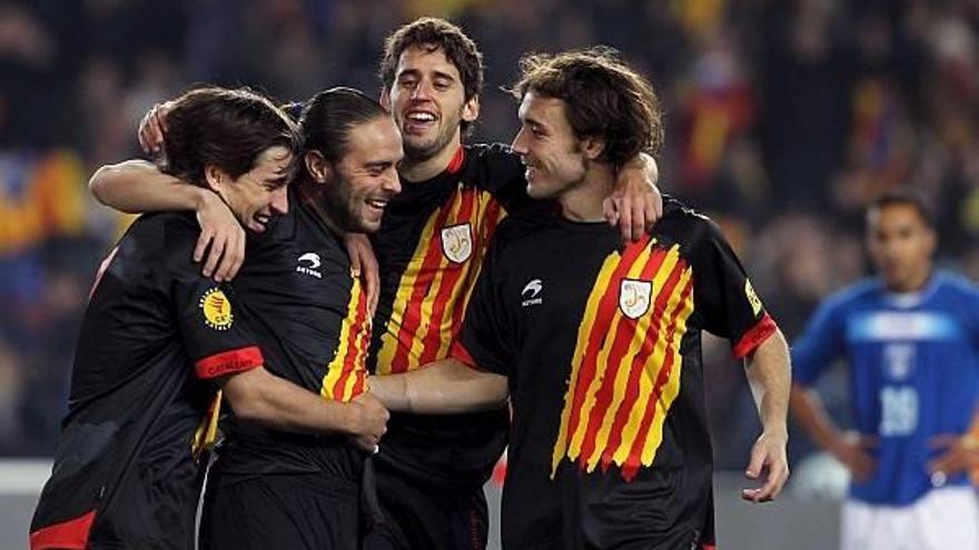Catalunya sonroja a Honduras con un doblete de Bojan