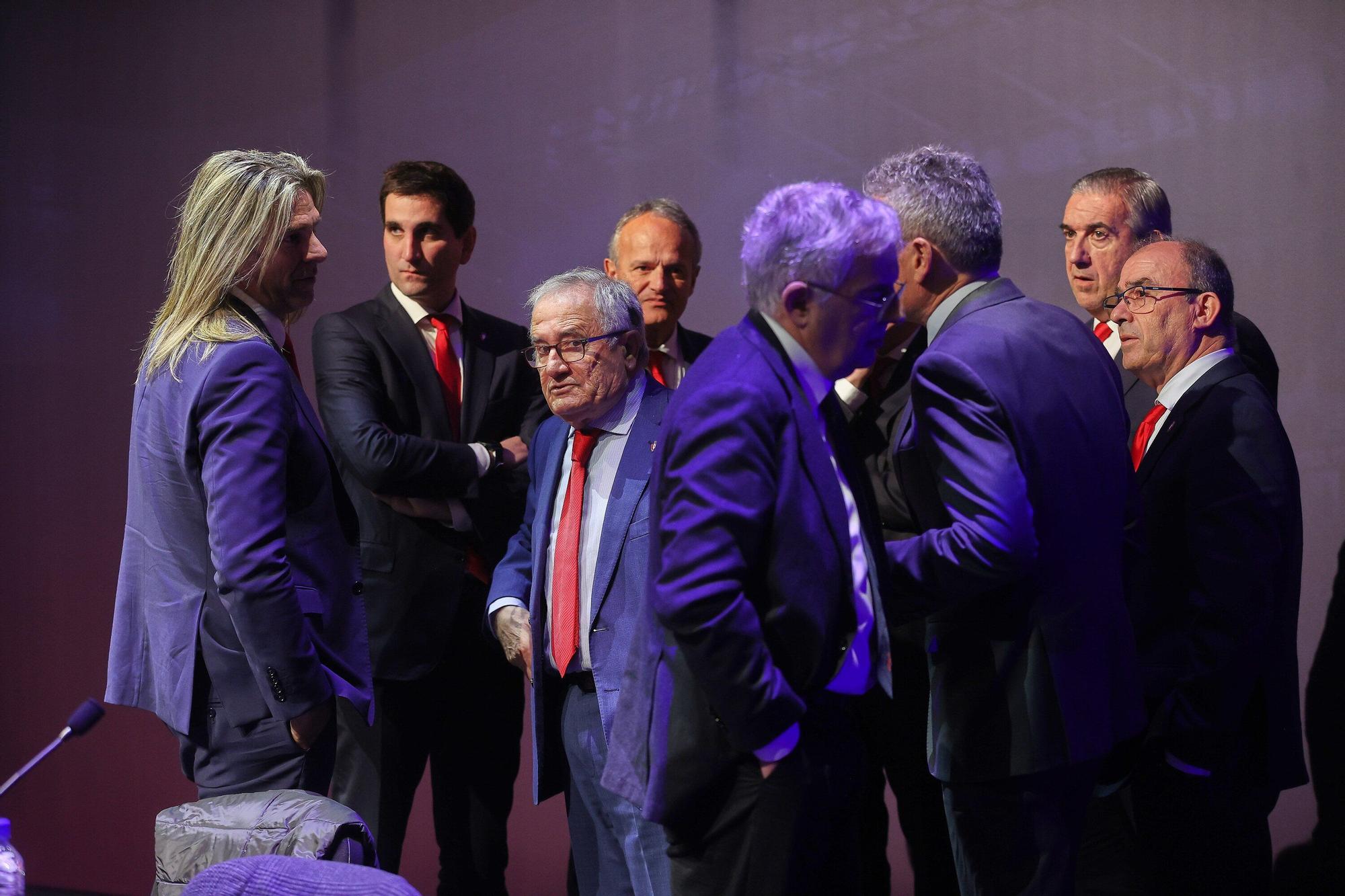 Fotos de la Asamblea de socios de Osasuna en Baluarte
